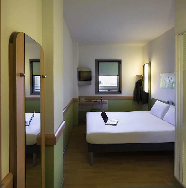 Ibis Budget Sevilla Aeropuerto Zimmer foto